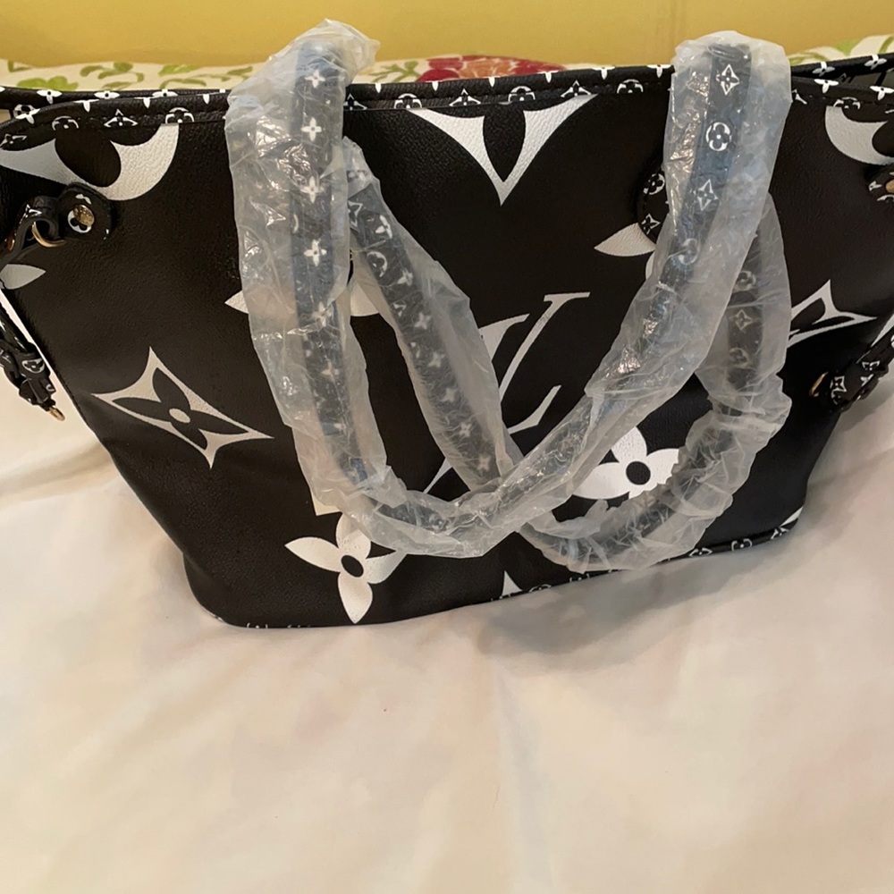 NWT Shoulder bag.